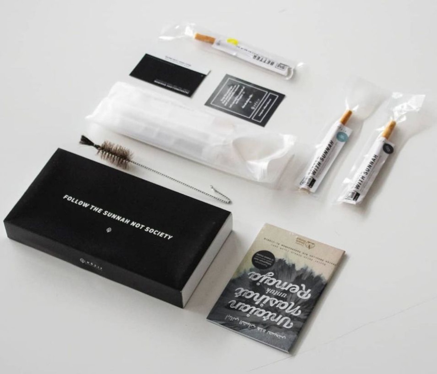 Nazif starter pack with case and cleaning brush